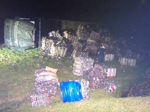 Caminhoneiro é atingido por pedra e tomba na BR-101 no RS - foto 2