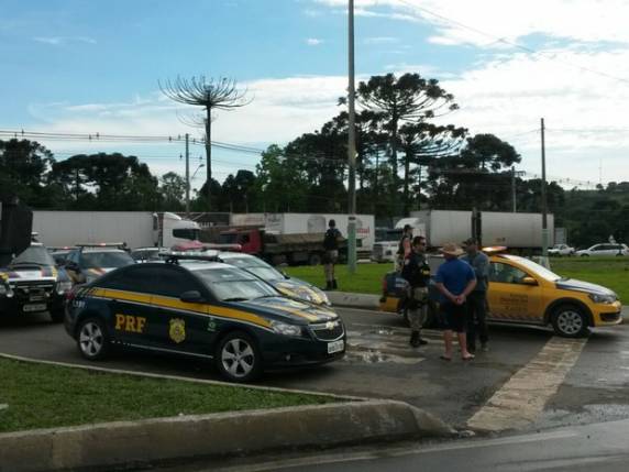 Filas de caminhões atingiram três quilômetros na manhã desta 

quarta (11)