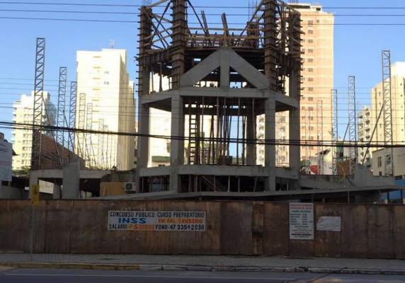 Padre da Paróquia Sagrado Coração de Jesus excomunga Bolinha