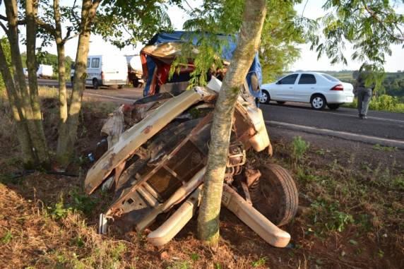 Três pessoas ficam feridas em acidente na RSC-472, em
Palmitinho - foto 3