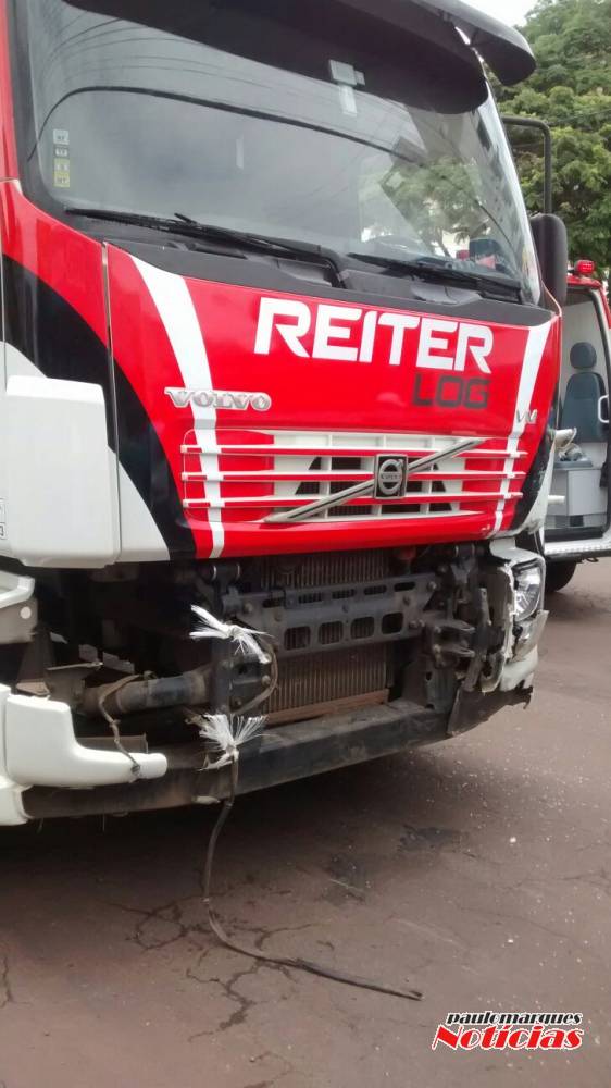 Vídeo: Homem fica ferido em colisão entre automóvel e caminhão no centro de Ijuí - foto 3