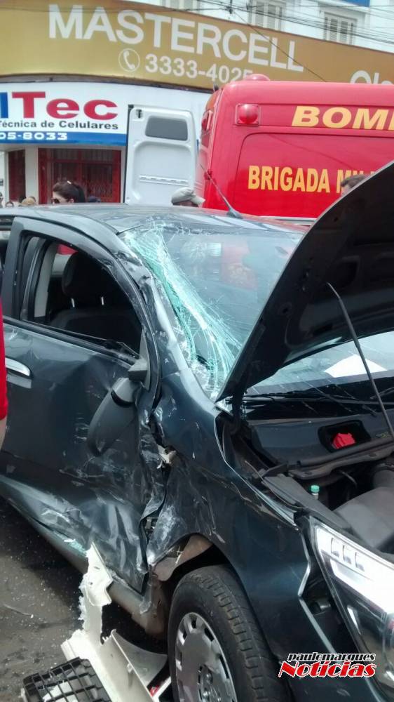Vídeo: Homem fica ferido em colisão entre automóvel e caminhão no centro de Ijuí - foto 5