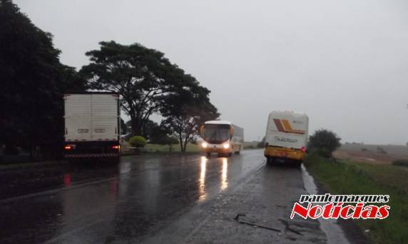 Caminhão bate na traseira de um ônibus na BR-472 em Três de Maio - foto 4