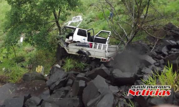 Homem fica ferido depois de uma aquaplanagem na BR-472 em Três
de Maio - foto 2