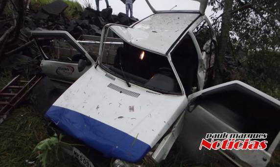 Homem fica ferido depois de uma aquaplanagem na BR-472 em Três
de Maio - foto 3