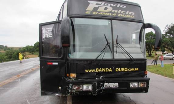 Mulher morre em colisão que envolveu ônibus do
Flávio Dalcin e Banda Ouro - foto 6