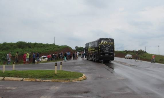 Mulher morre em colisão que envolveu ônibus do
Flávio Dalcin e Banda Ouro - foto 7