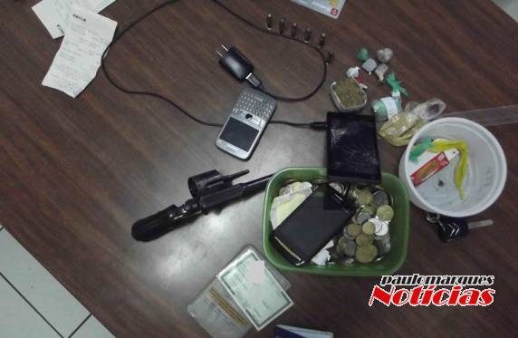 Polícia Civil e Brigada Militar
prenderam em flagrante casal com drogas e revolver, em Três de Maio - foto 2