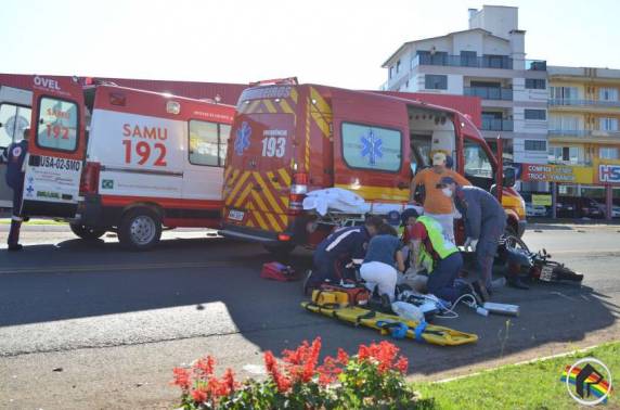 Atropelamento de moto deixa
duas pessoas gravemente feridas - foto 4