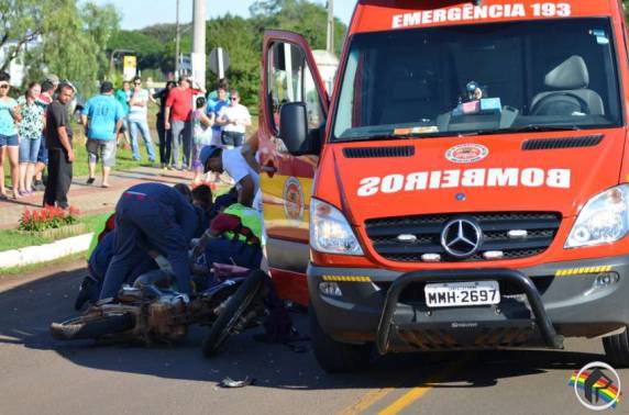 Atropelamento de moto deixa
duas pessoas gravemente feridas - foto 5