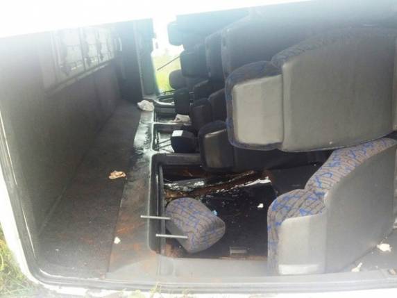 Van com 10 pacientes tomba e deixa 

um ferido na Fronteira Oeste do RS - foto 2