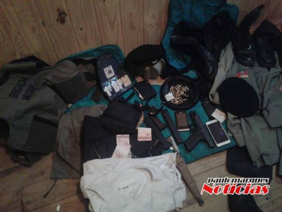 Cinco presos em
Gravataí com armas e munições de uso restrito - foto 2