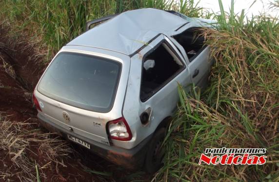 Motorista escapa ileso de uma saída de pista seguida de capotamento na ERS-342 em Três de Maio - foto 3