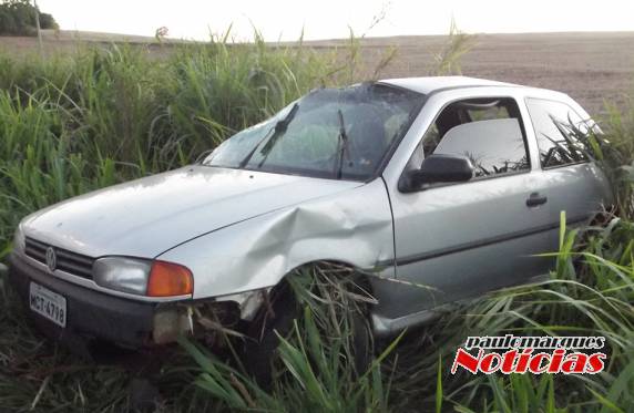 Motorista escapa ileso de uma saída de pista seguida de capotamento na ERS-342 em Três de Maio - foto 7