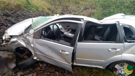 Jovem morre após capotamento no 

trevo de acesso a Ciríaco - foto 4