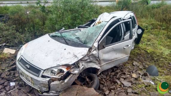 Jovem morre após capotamento no 

trevo de acesso a Ciríaco - foto 3