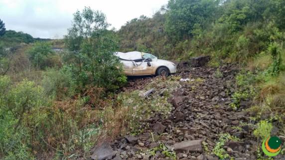 Jovem morre após capotamento no 

trevo de acesso a Ciríaco - foto 5