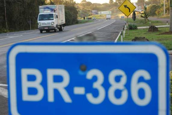 No trecho entre Estrela e Canoas, a máxima passa para 100 km/h para veículos leves