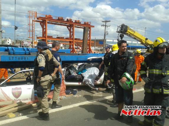 Colisão de automóvel em equipamento usado na construção da nova ponte Guaíba,
deixa um morto e um ferido - foto 3