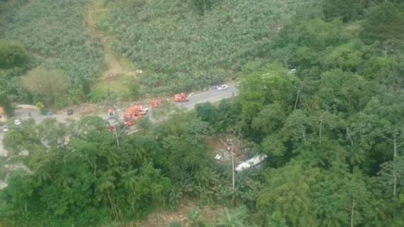 Acidente com ônibus deixa pelo menos cinco mortos em Corupá, no 

Norte de SC  - foto 2