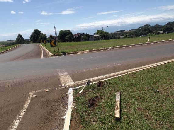 Veículo com placas de Palmitinho capota na
BR-468, em Três Passos - foto 3