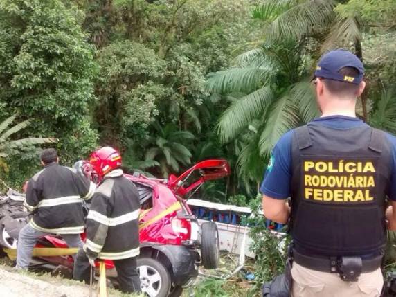 Passageiros e famílias relatam desespero em acidente
em Corupá - foto 3