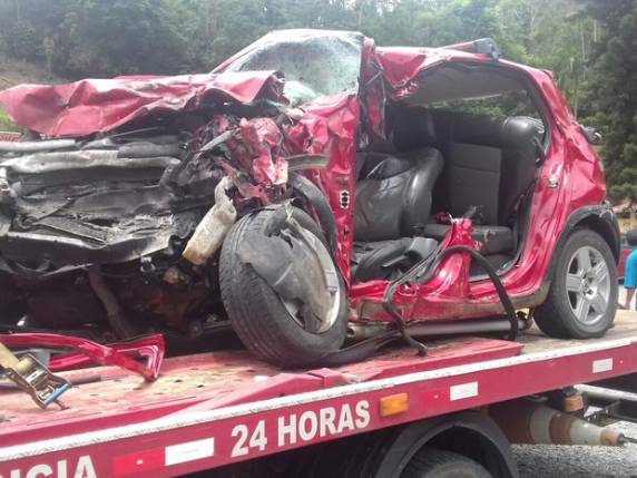 Passageiros e famílias relatam desespero em acidente
em Corupá - foto 2