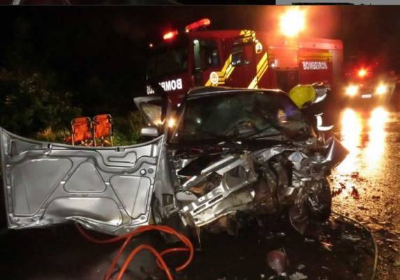 Um grave acidente mata duas pessoas e deixa cinco feridas - foto 5