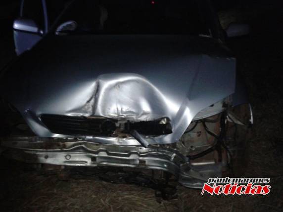 Veículo teve danos de
grande monta depois de uma saída de pista na BR-472 em Três de Maio - foto 3
