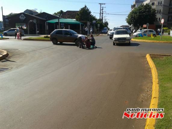 Ciclista fica ferida ao ser atingida por automóvel na rótula central em Três
de Maio - foto 3