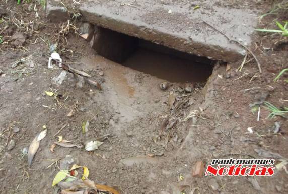 Vídeo: boca de lobo entupida ocasiona alagamento em residência no bairro Cohab - foto 2