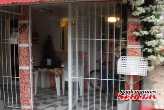 Vídeo: boca de lobo entupida ocasiona alagamento em residência no bairro Cohab - foto 3