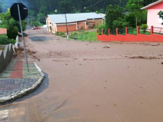 Chuva
forte causa alagamentos e deixa desalojados no Oeste de SC - foto 3