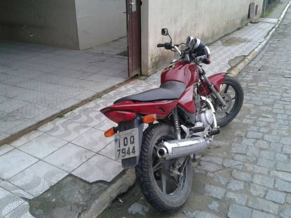 Polícia Militar de Itapema prende três por
roubo à mão armada - foto 2