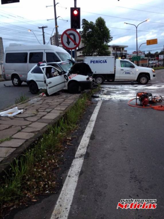 Outro passageiro do automóvel sofreu ferimentos mas não corre risco de morrer