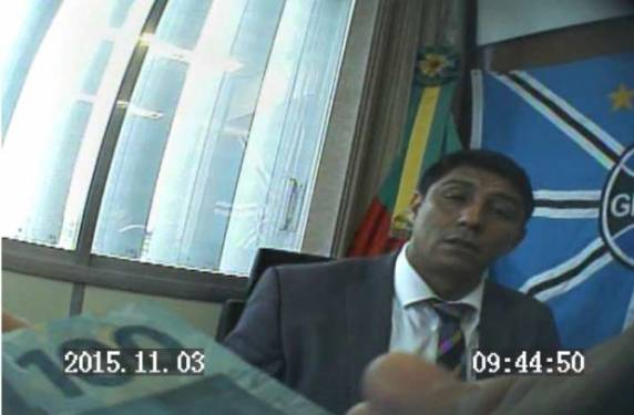 Ação do Ministério Público, nesta 

segunda-feira, devassa trabalho de deputado que, segundo investigações, teria desviado verbas da Assembleia Legislativa