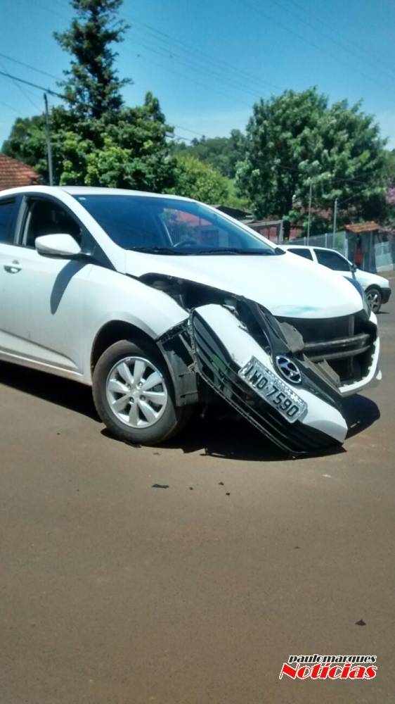 Piloto e carona de motocicleta ficam feridos em colisão com
automóvel - foto 3