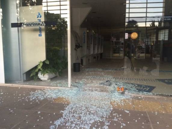 Estado registra quatro ataques a bancos 

nesta madrugada - foto 4