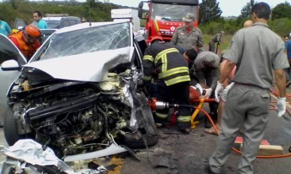Colisão frontal 

aconteceu por volta das 14h30min desta terça-feira