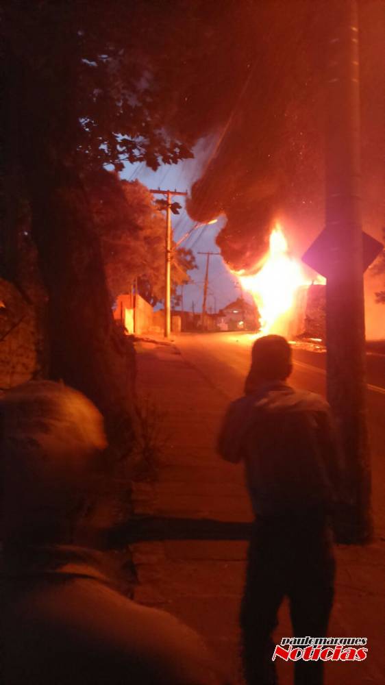 Cinco ônibus e uma lotação são incendiados na zona sul da Capital - foto 4