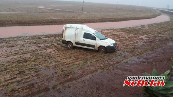 Outro veículo saiu da pista na mesma rodovia