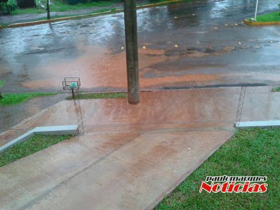 Condições precárias em esgoto pluvial ocasiona alagamentos em Três de Maio - foto 5