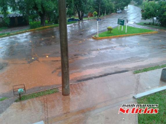 Condições precárias em esgoto pluvial ocasiona alagamentos em Três de Maio - foto 4