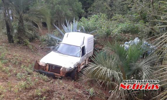 Motorista fica ferido em
uma colisão no município de Ajuricaba - foto 3