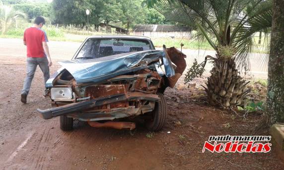 Motorista fica ferido em
uma colisão no município de Ajuricaba - foto 2