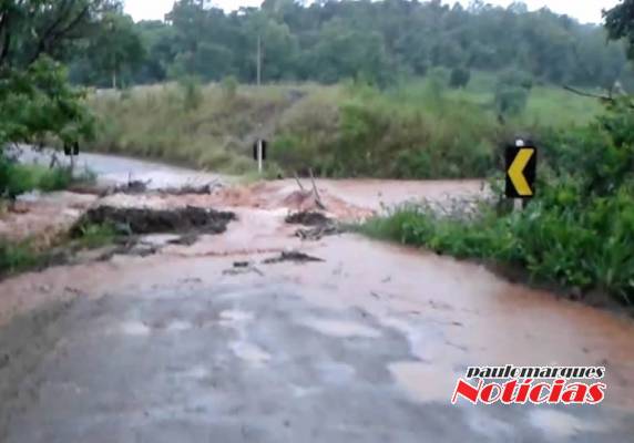 O rio Lajeado Cachoeira 

subiu rapidamente na manhã desta sexta-feira