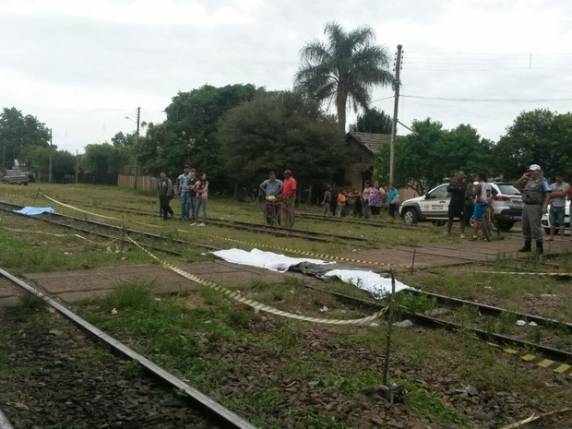 Mulher observou composição parada e tentou atravessá-la entre os vagões
