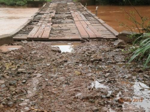 Confira as fotos dos estragos provocados pela
enxurrada desta sexta-feira em Crissiumal - foto 3