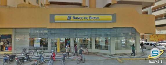 Dupla armada 

assalta vítima na saída do Banco do Brasil, na Meia Praia; um menor foi aprendido - foto 4