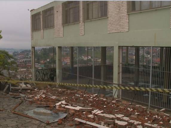Temporal destelha casas e escola em Caxias do Sul, na Serra do RS - foto 3